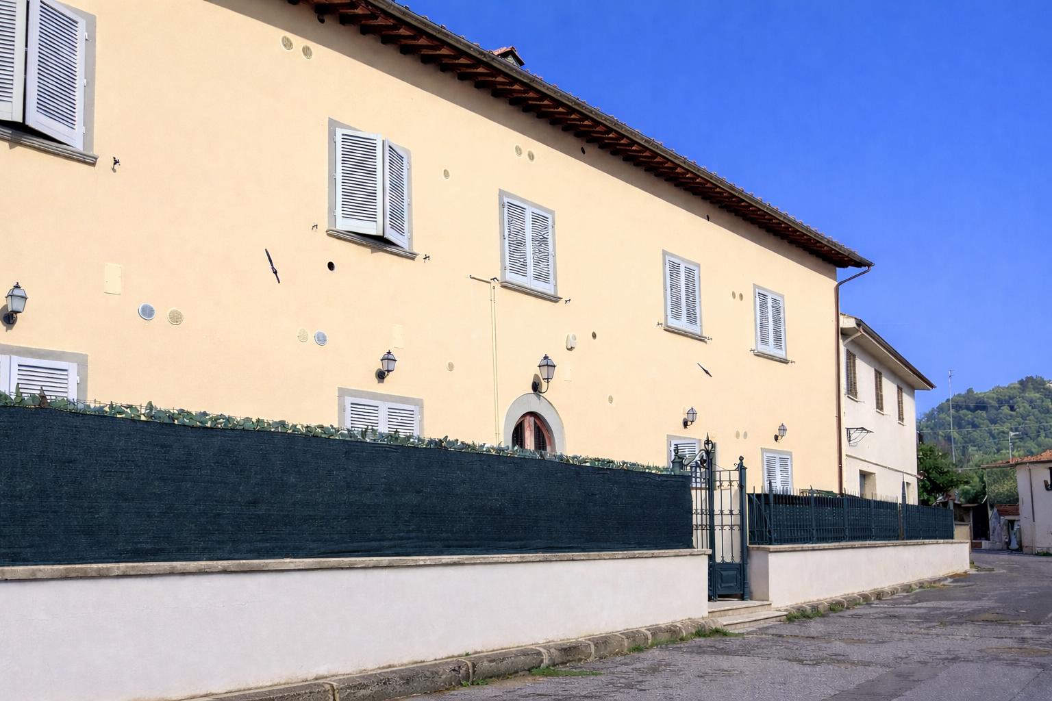 Villa Del Fattore - Side View